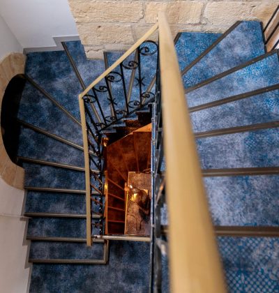 escalier ancien Le Lys Dort Sarlat Chambre d'hôtes Sarlat Centre Cité Médiévale